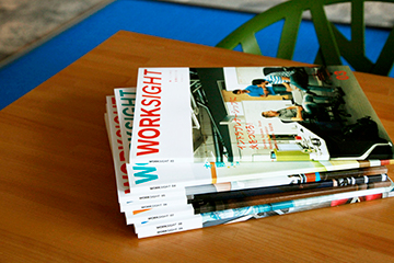 年2回発行される雑誌版「WORKSIGHT」。 年2回発行される雑誌版「WORKSIGHT」。